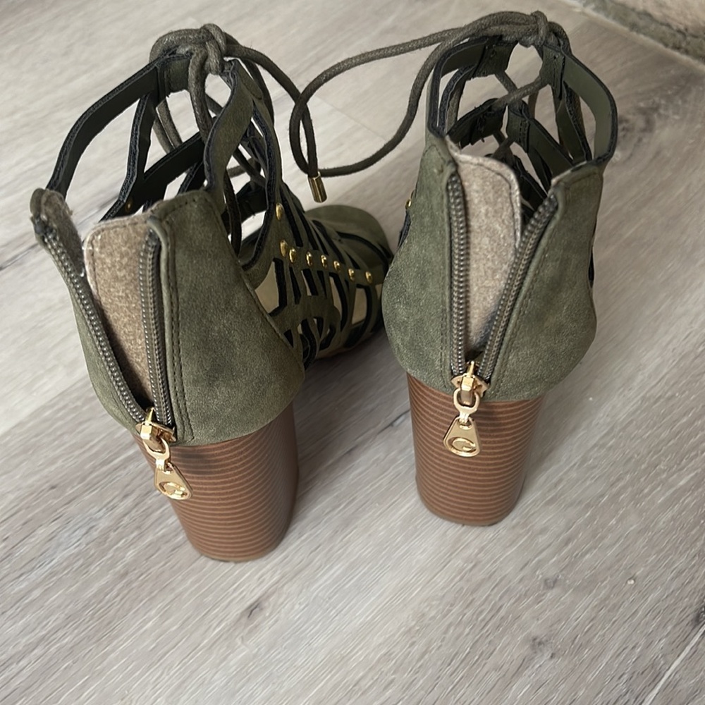 Heels - Picture 2 of 6